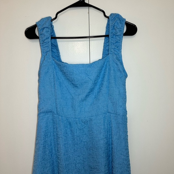 NWT ASTR the Label Crinkle Shoulder Midi Dress Blue Size M - Picture 3 of 12